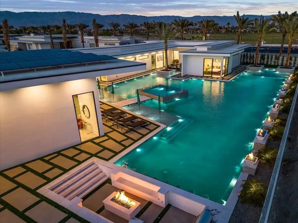 Wander Indio Palms Oasis