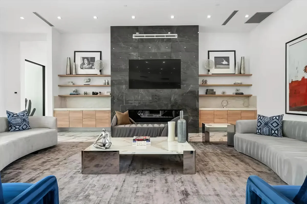 Wander Indio Date Palms