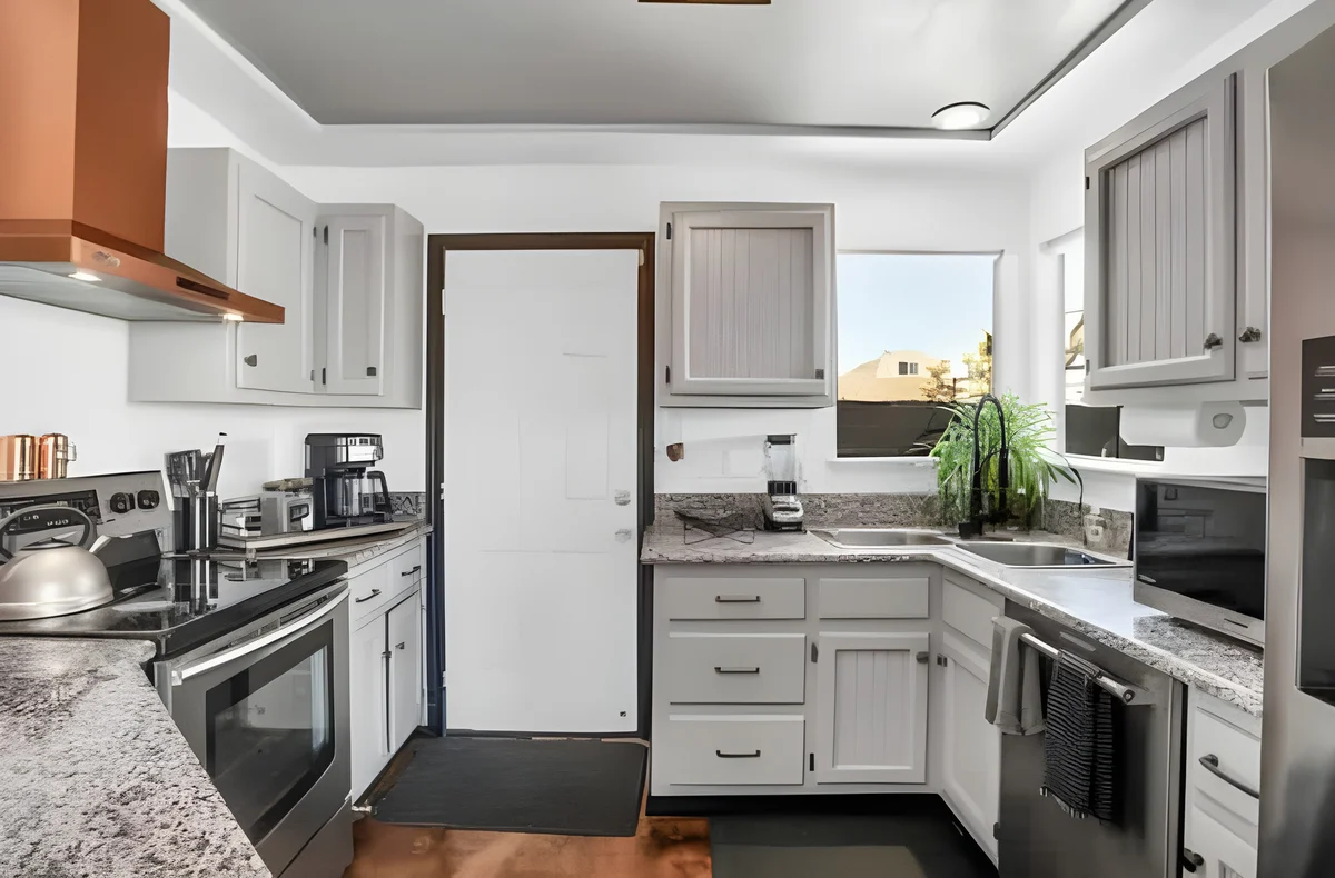 Wander Yucca Valley Ember