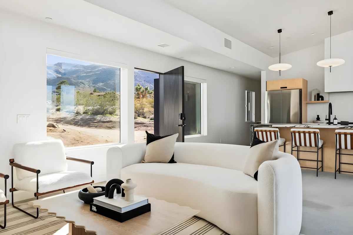 Wander Joshua Tree Monoliths