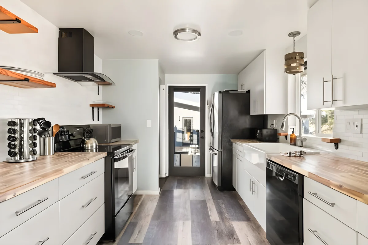 Wander Yucca Valley Bluffs