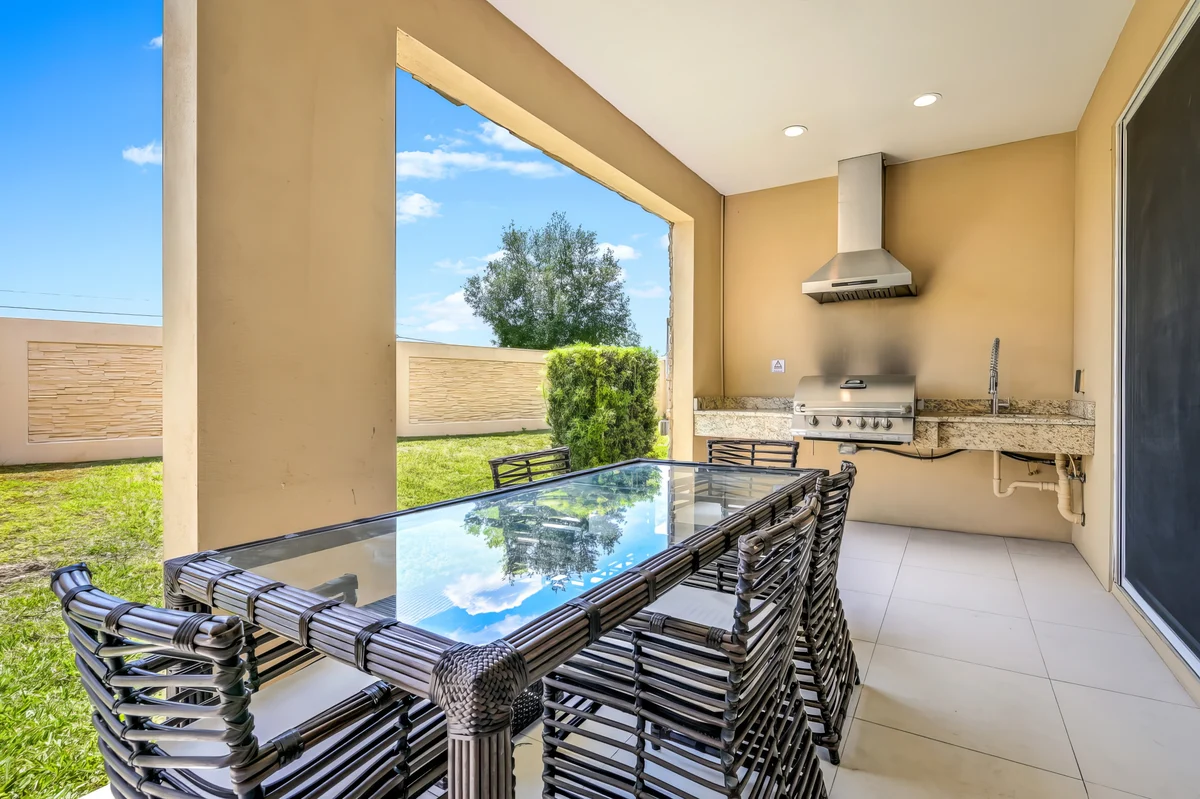 Wander Orlando Village Yards