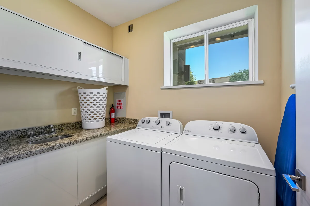 Wander Orlando Village Yards