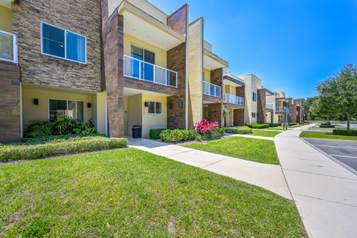 Wander Orlando Village Yards