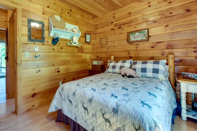 Bedroom 3 image 1
