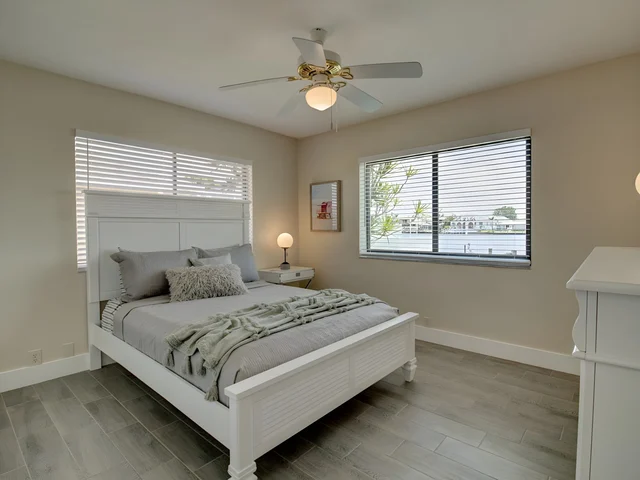 Bedroom 2 image 1