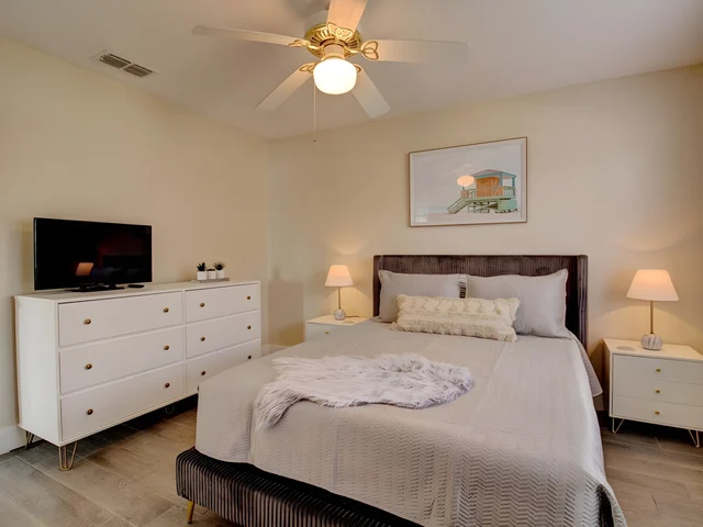 Bedroom 3 image 1