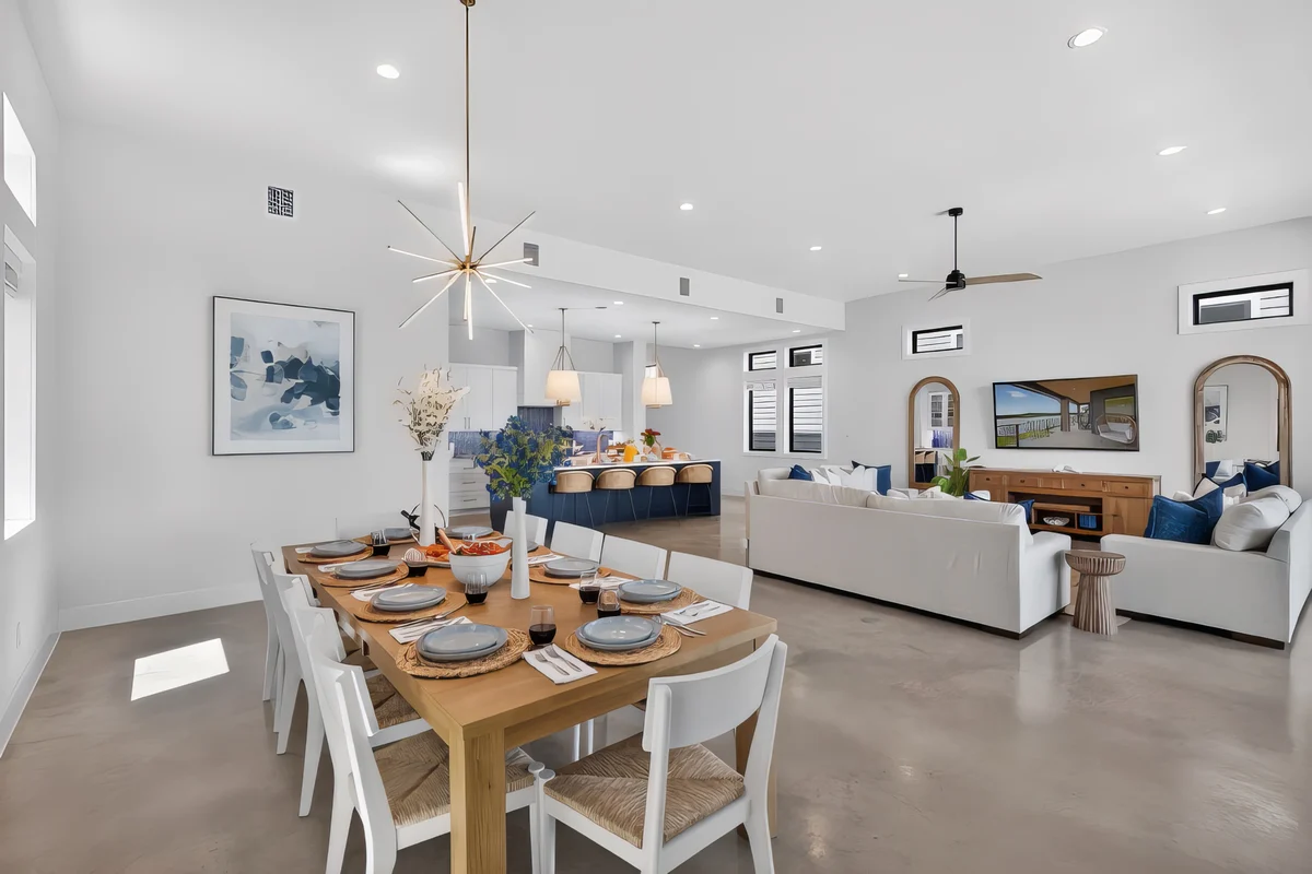Dining Room image 1
