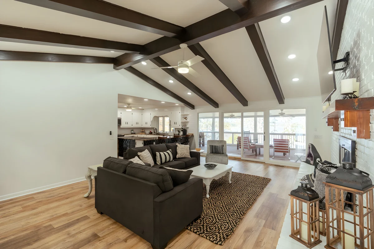 Greers Ferry Lakefront Home & Screened Porch property photo 3