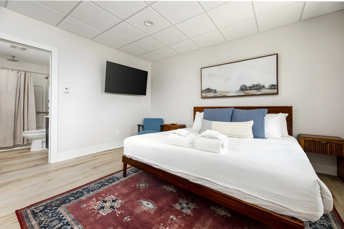 Bedroom 1 image 1