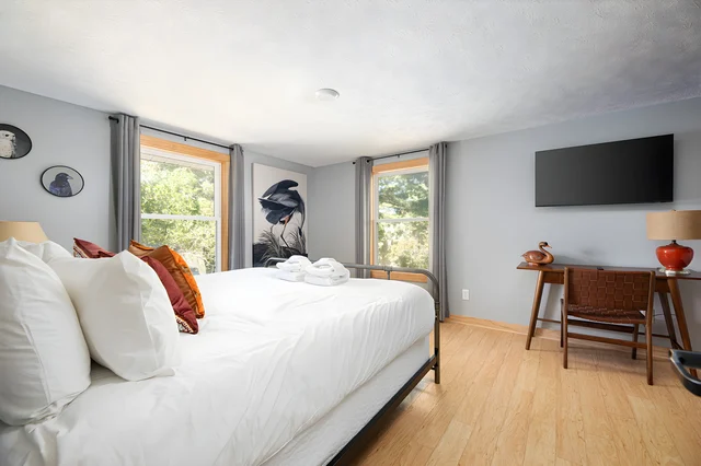 Bedroom 5 image 1