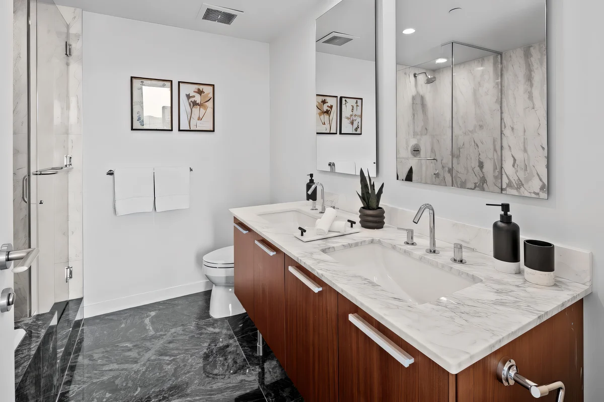 Wander Victoria Crest