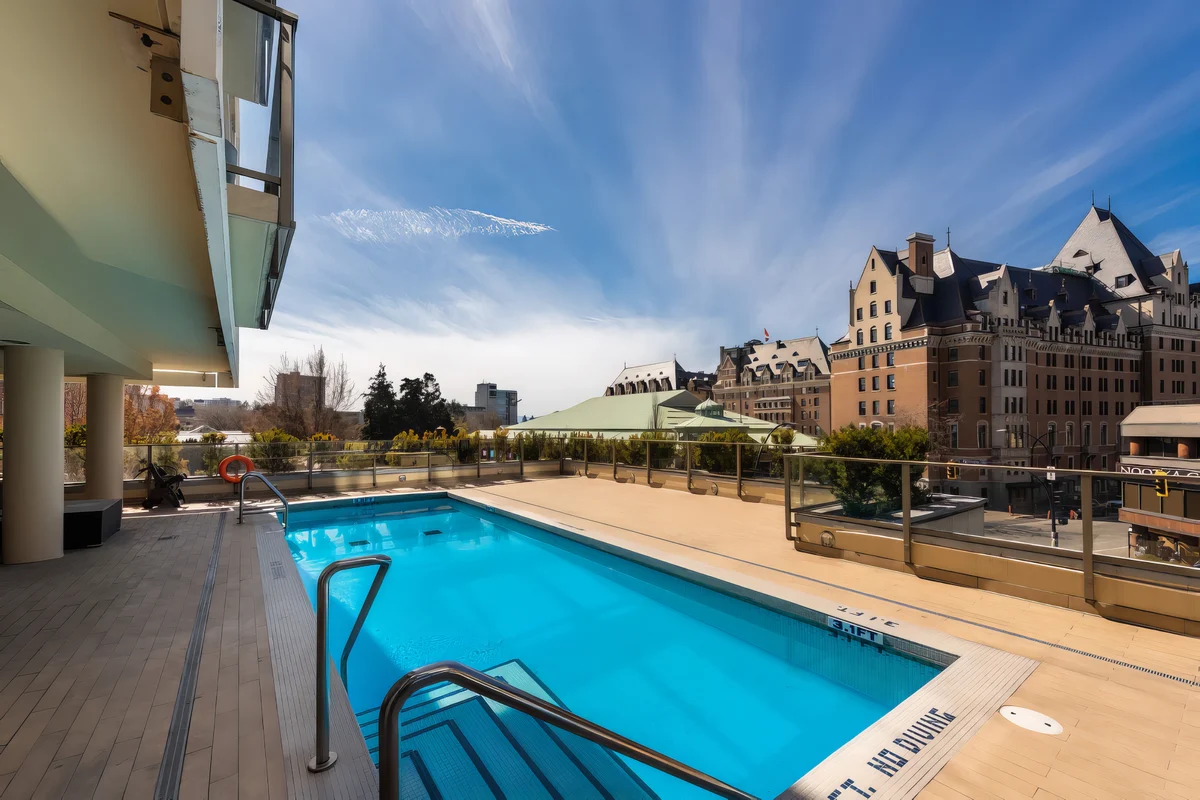 Wander Victoria Crest