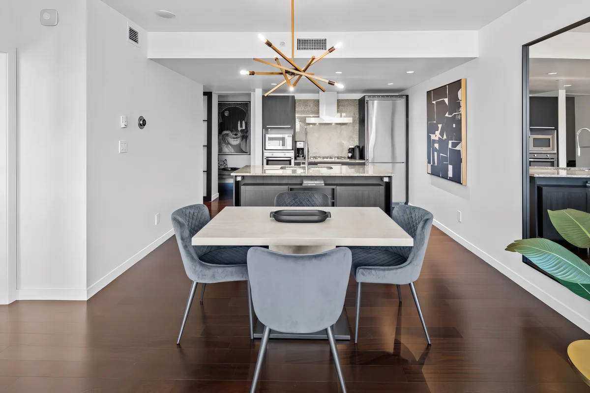 Wander Victoria Crest