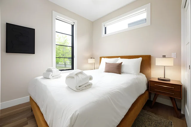 Bedroom 7 image 1