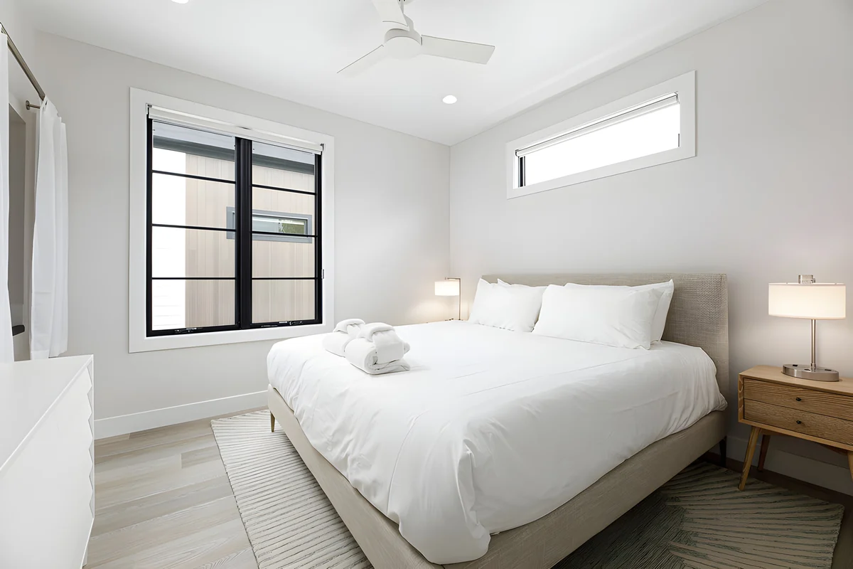 Bedroom 6 image 1