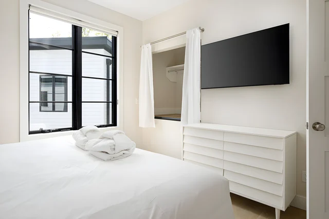 Bedroom 1 image 1