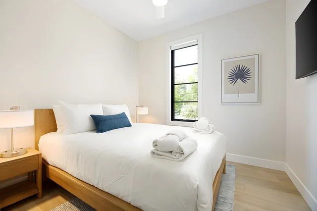 Bedroom 7 image 1