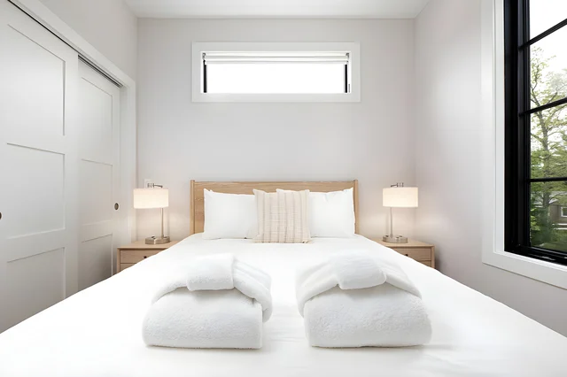 Bedroom 6 image 1