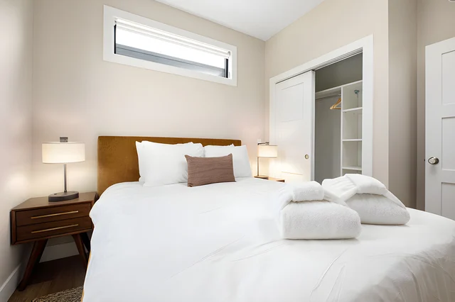 Bedroom 2 image 1
