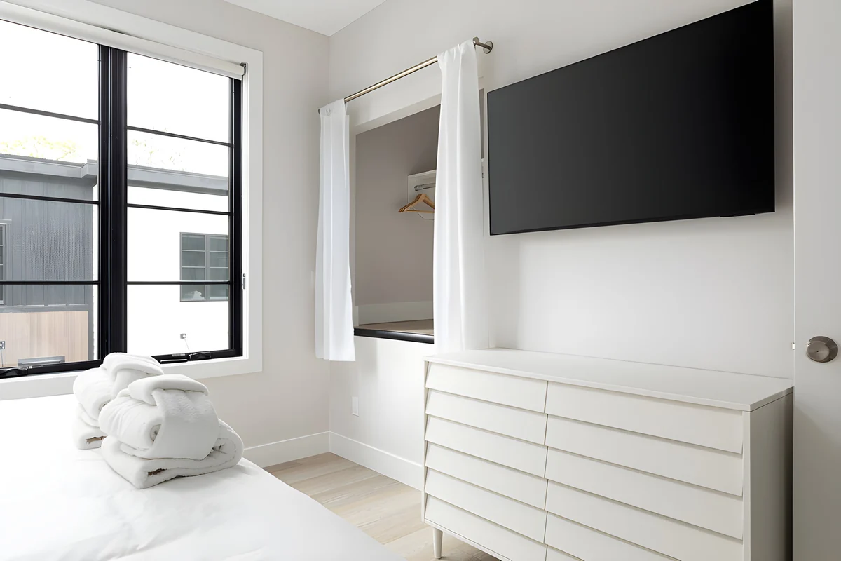 Bedroom 1 image 1