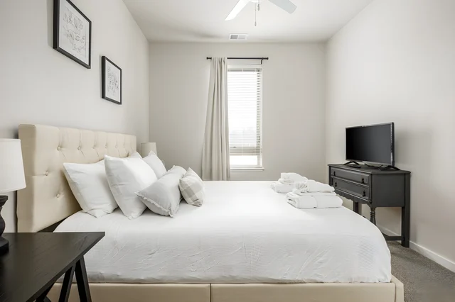 Bedroom 2 image 1