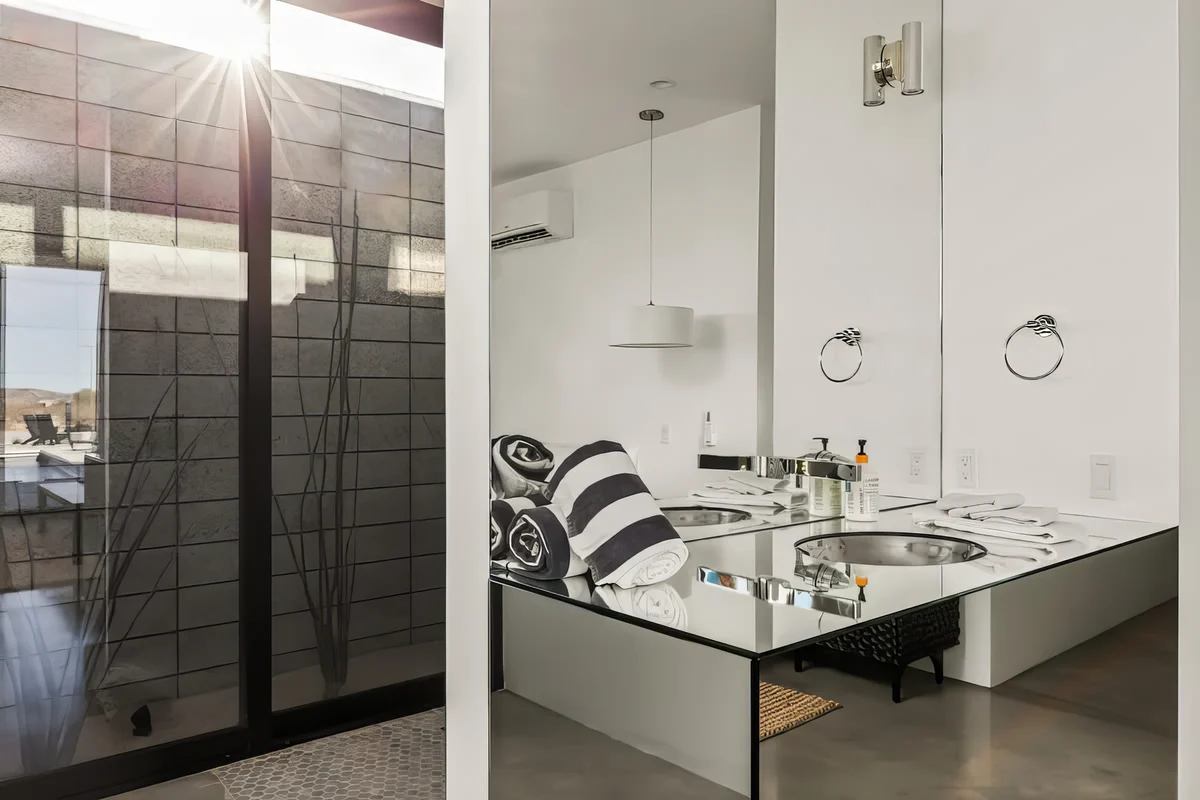 Wander Joshua Tree Escape #13