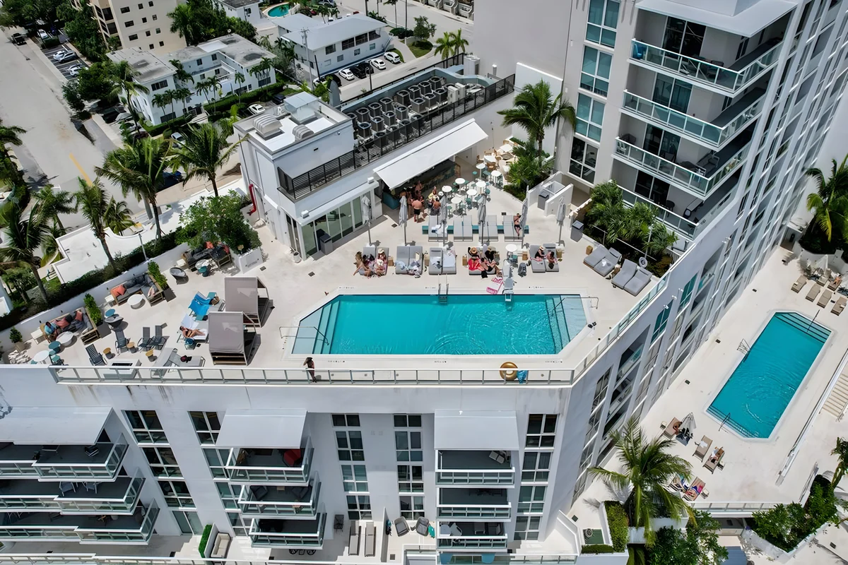 Wander Lauderdale Shores