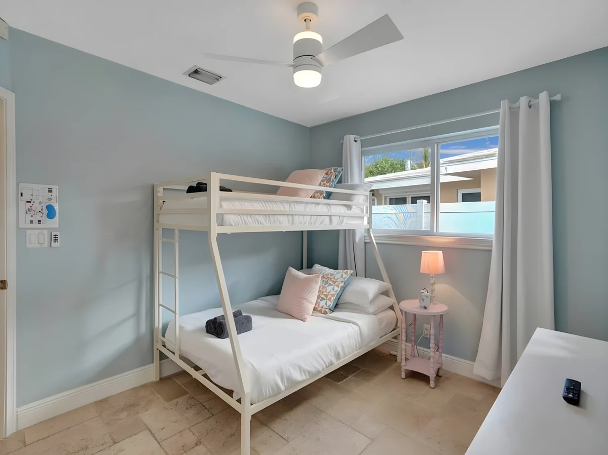 Bedroom 3 image 1