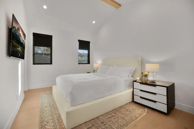Bedroom 5 image 1