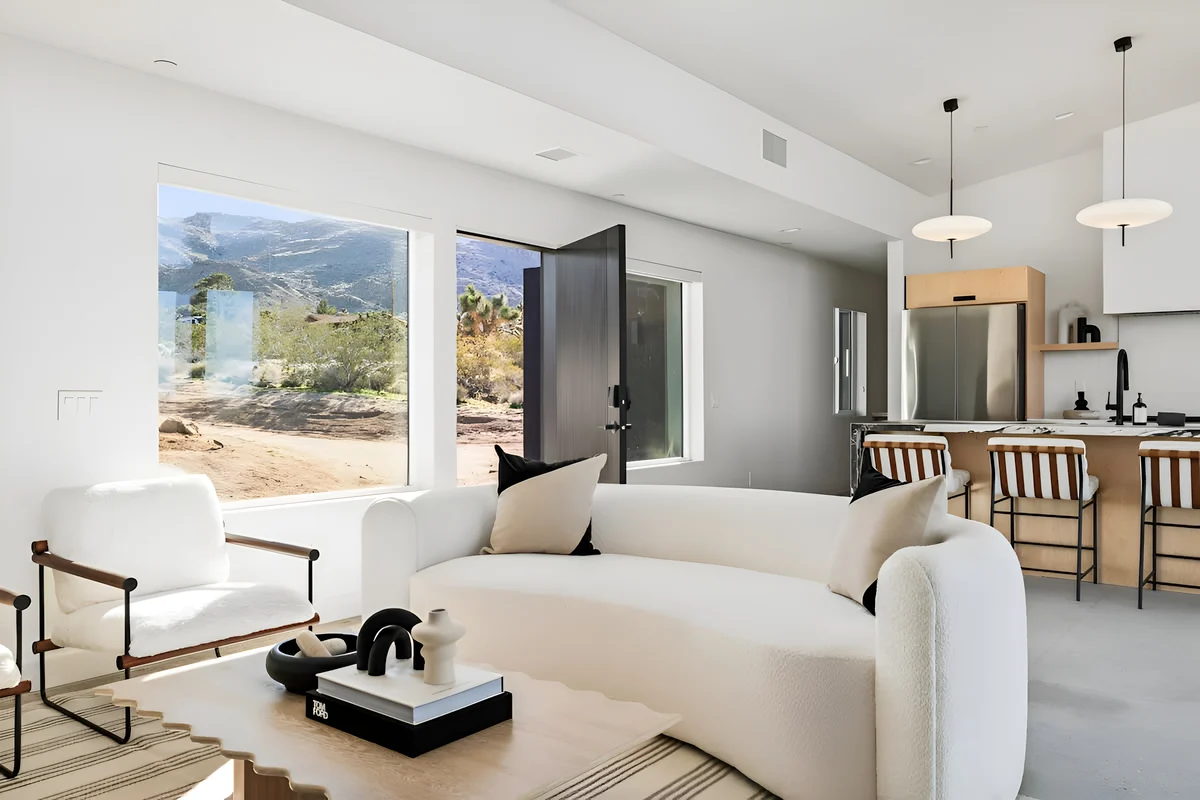 Wander Joshua Tree Monoliths