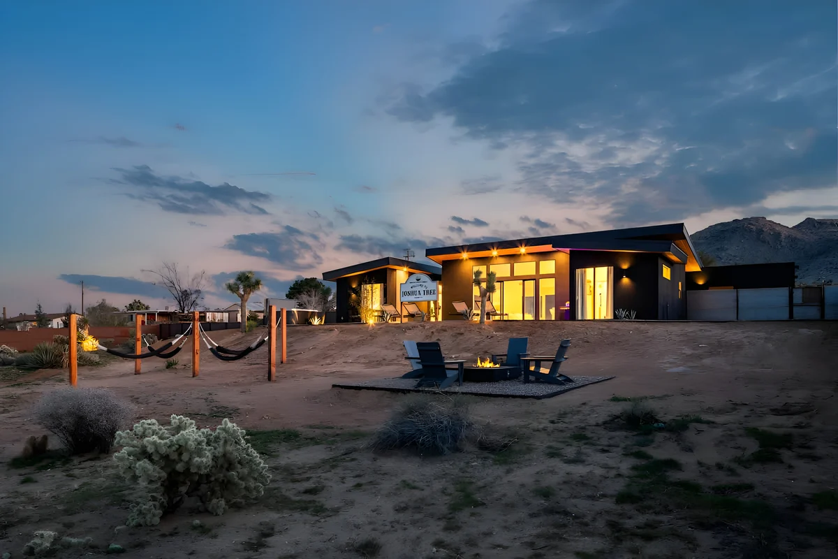 Wander Joshua Tree Monoliths