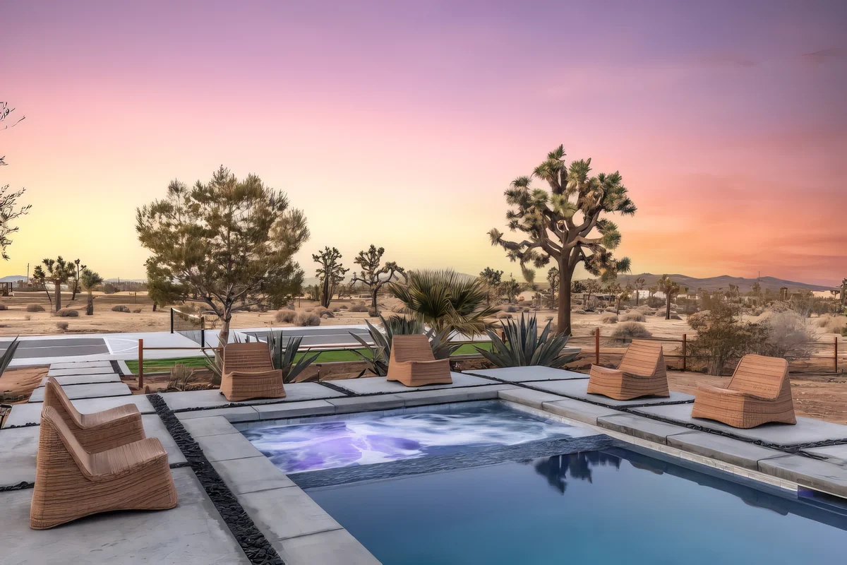 Wander Yucca Valley Bluffs