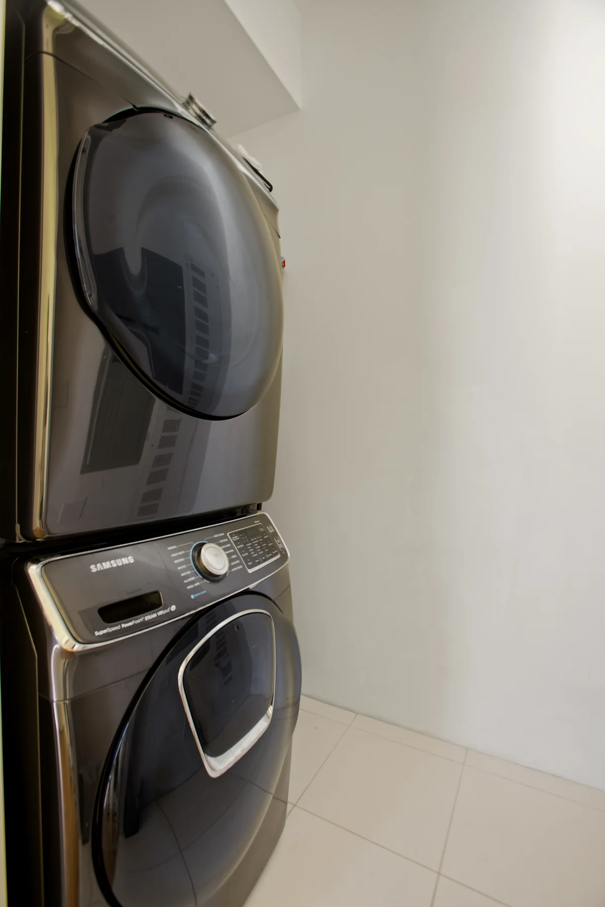 Wander Hollywood Crest