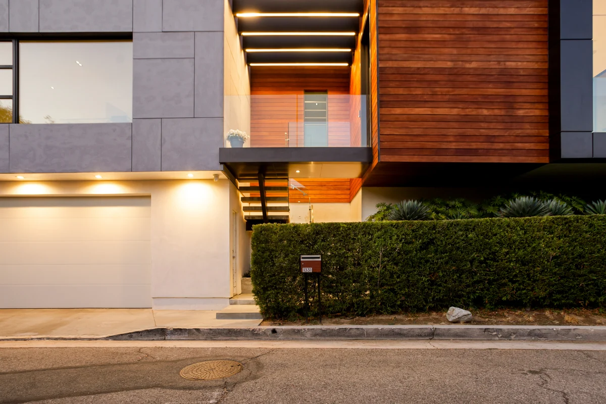 Wander Hollywood Crest #56