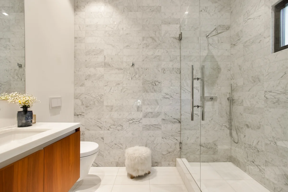 Wander Hollywood Crest