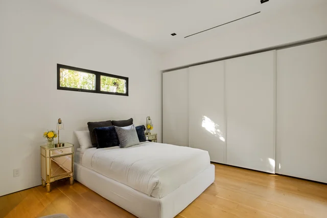 Bedroom 1 image 1