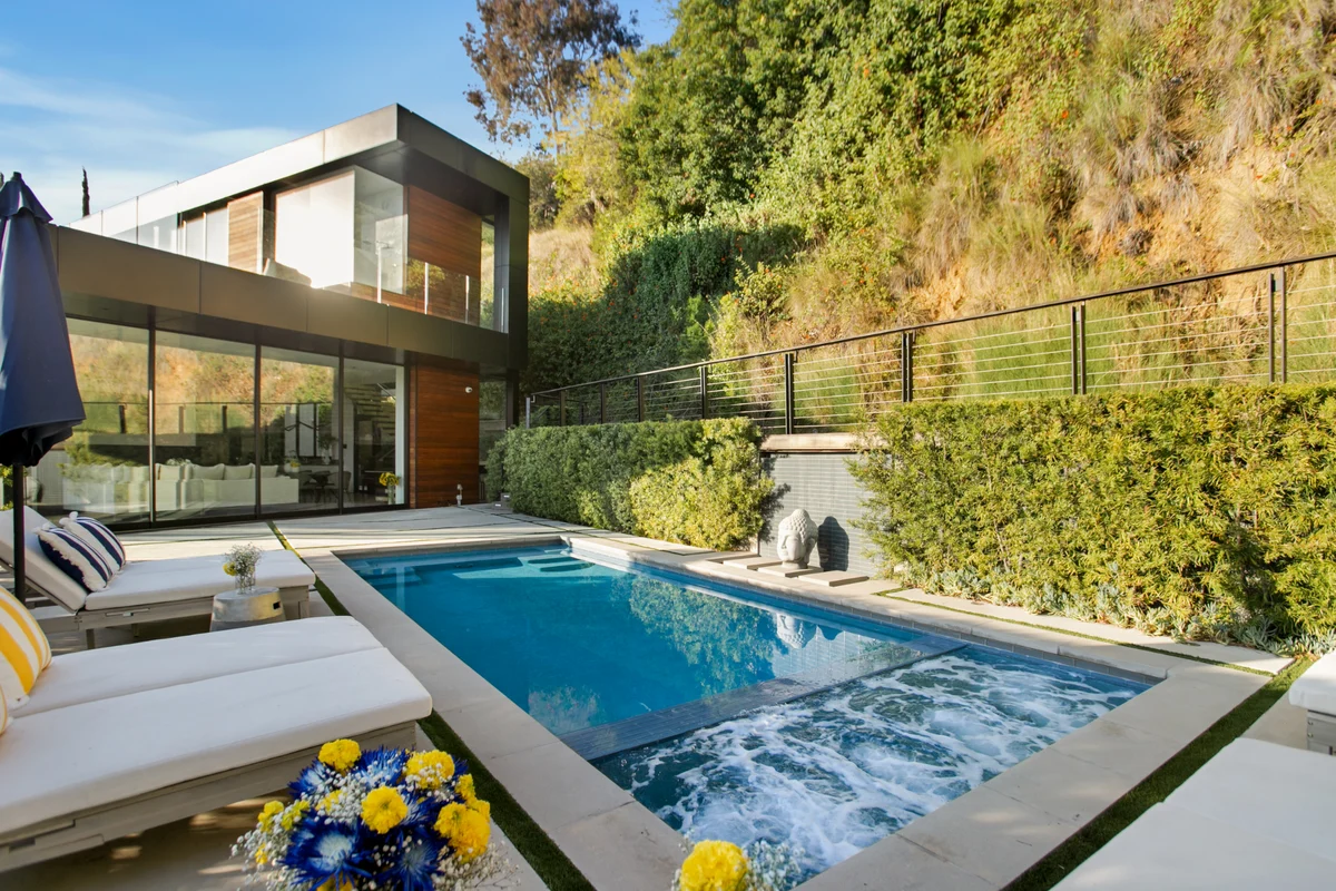 Wander Hollywood Crest #67