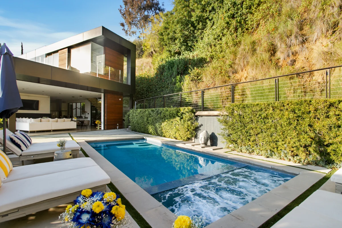 Wander Hollywood Crest #65