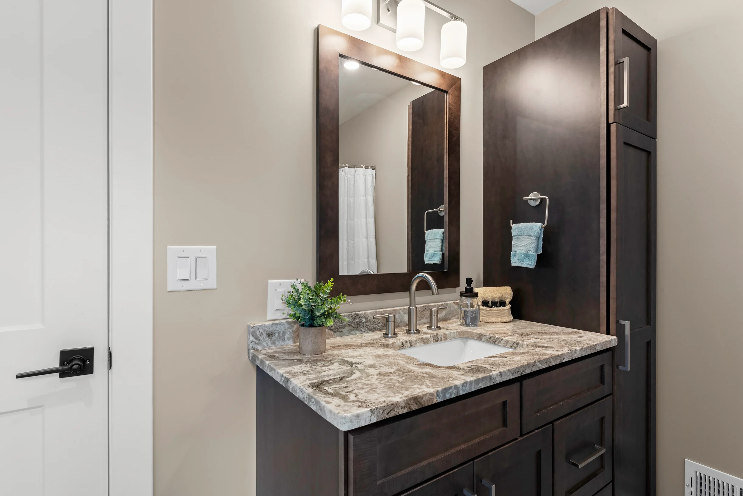 Wander White Haven Lakeview #16