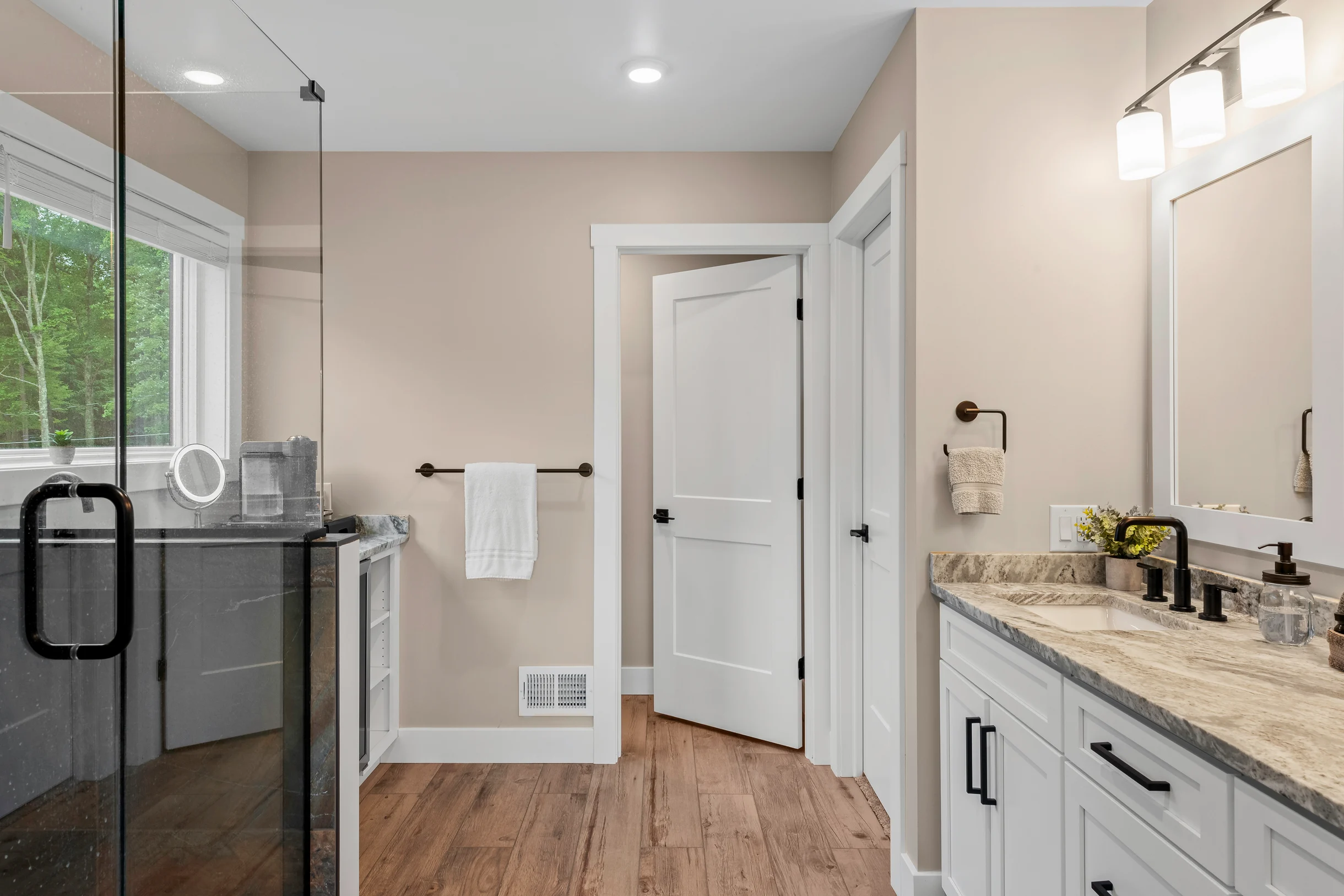 Wander White Haven Lakeview #18