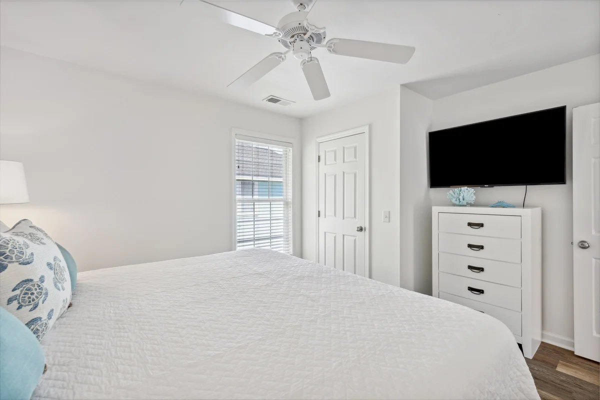 Bedroom 1 image 1