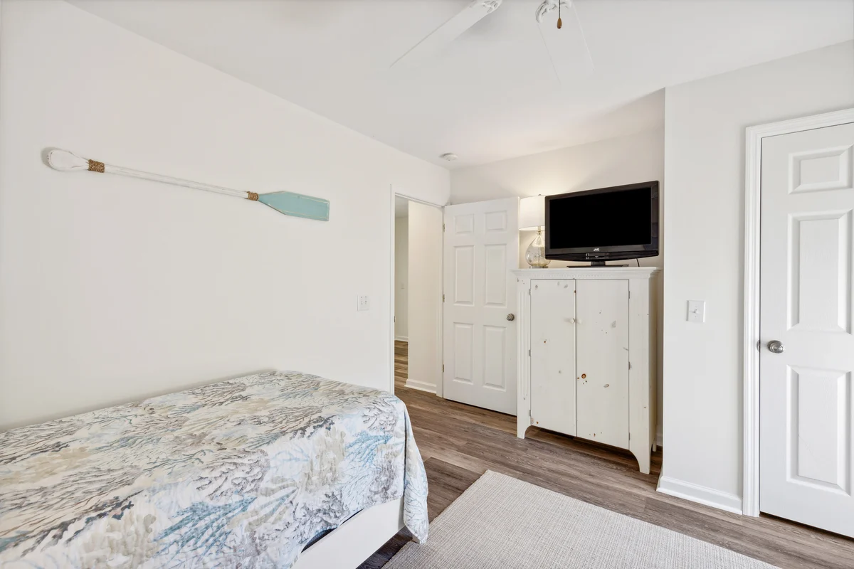 Bedroom 4 image 1