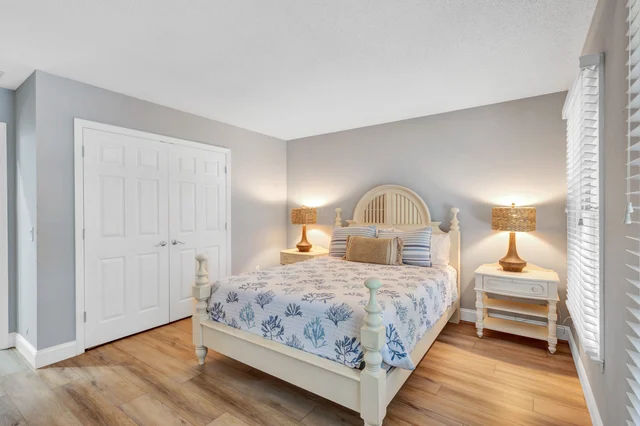 Bedroom 6 image 1