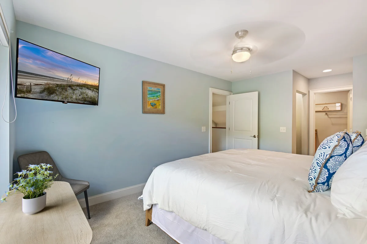 Bedroom 1 image 1