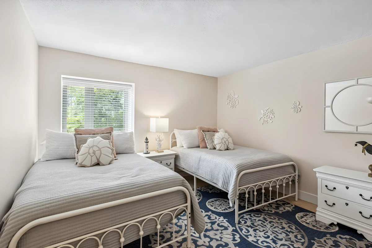 Bedroom 1 image 1