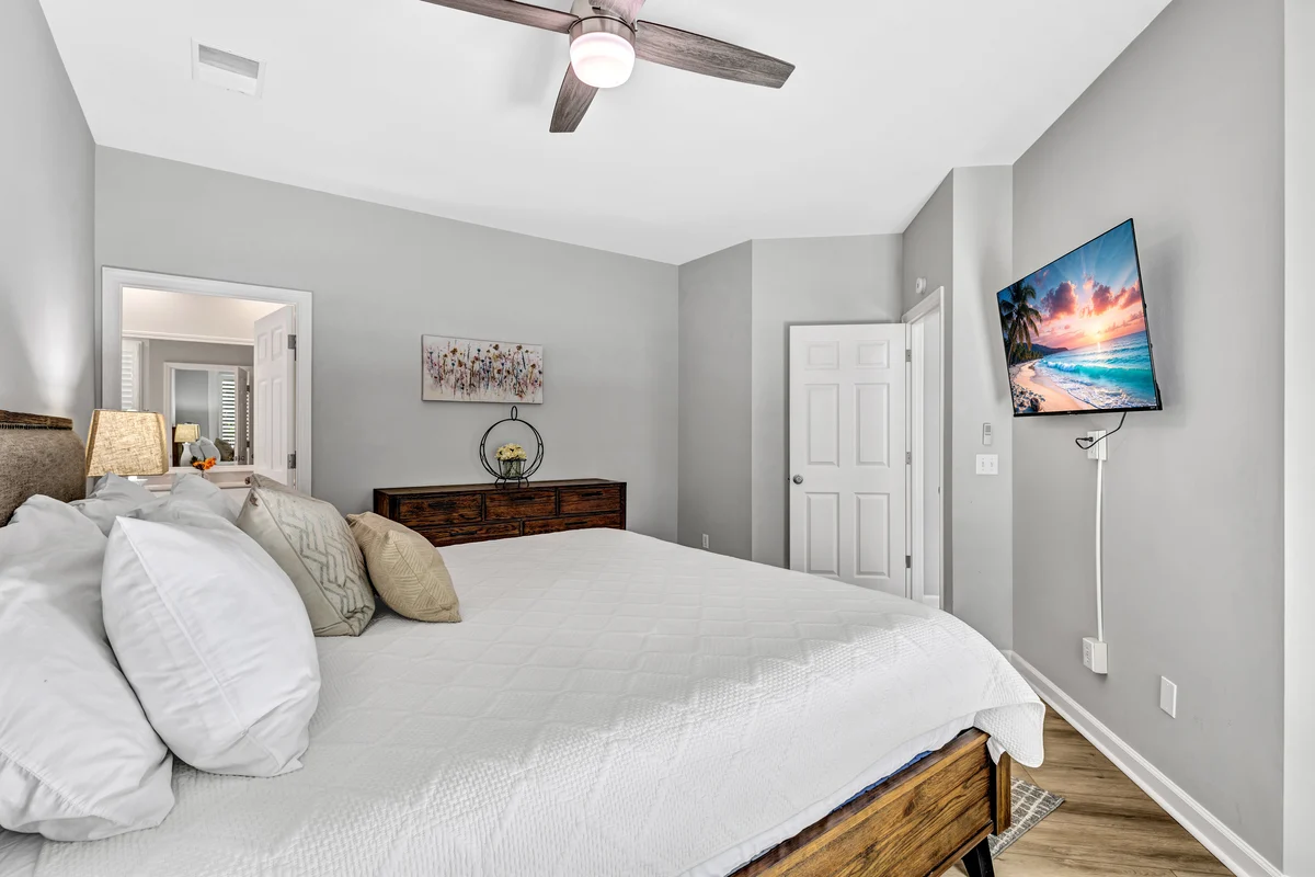 Bedroom 1 image 1
