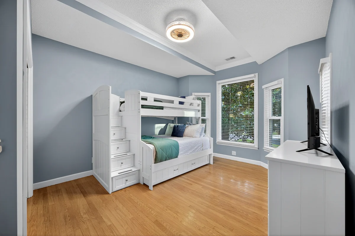 Bedroom 1 image 1