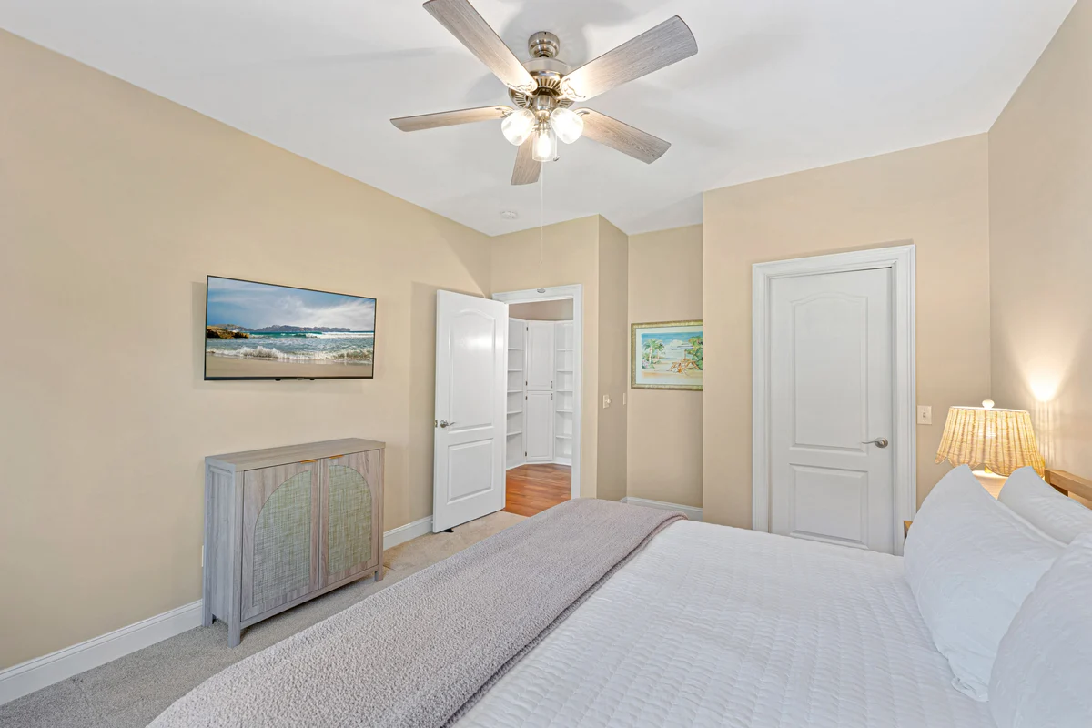 Bedroom 2 image 1