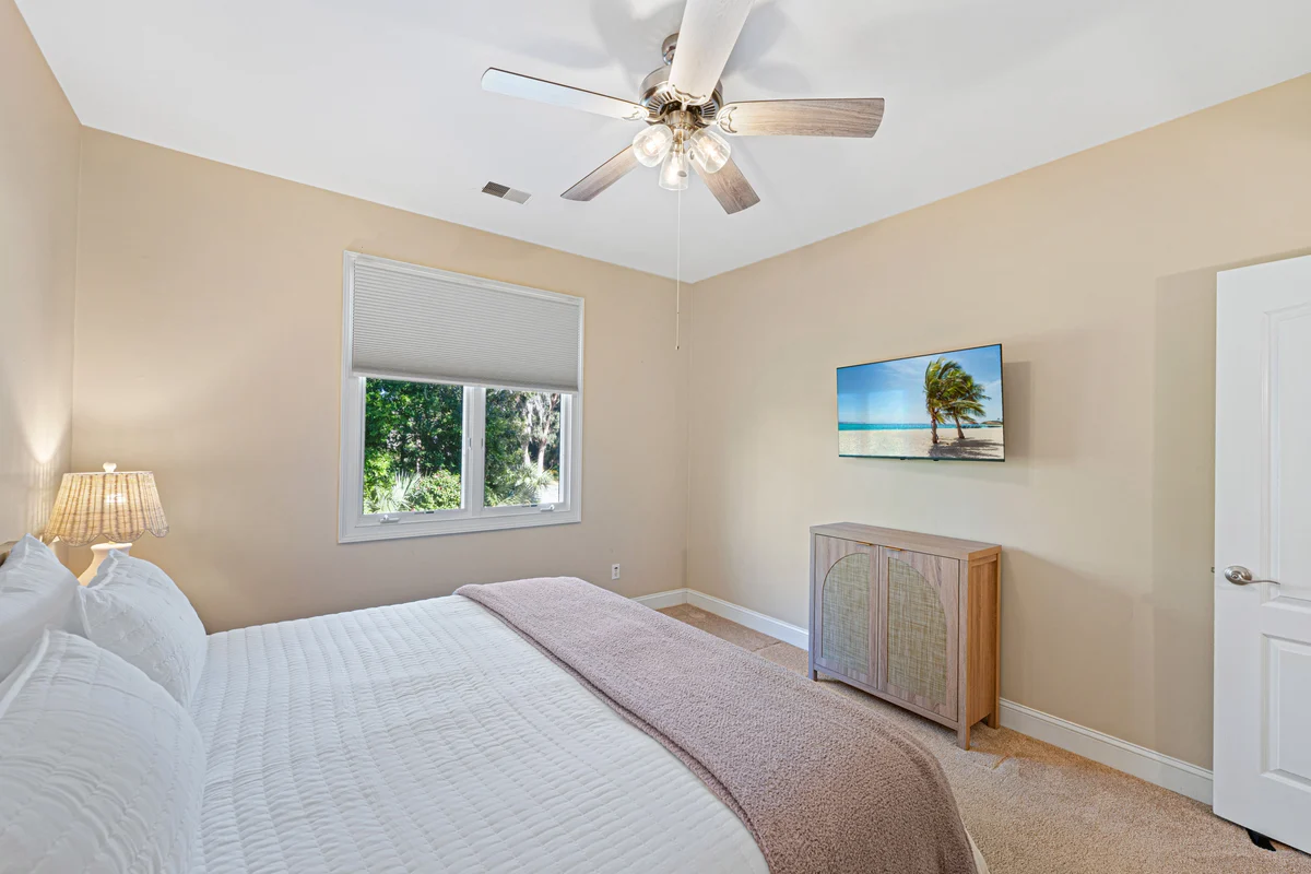 Bedroom 1 image 1